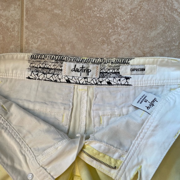 NWOT DAYTRIP SHORTS - Picture 7 of 8